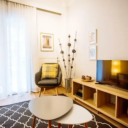 Luxurious & Modern | Walk Everywhere | 5★ Amenities * Salonic
