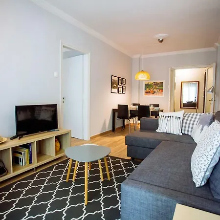 Luxurious & Modern | Walk Everywhere | 5★ Amenities * Salonic