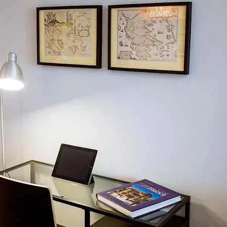 Luxurious & Modern | Walk Everywhere | 5★ Amenities * Salonic