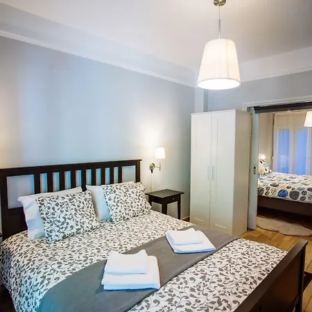 Luxurious & Modern | Walk Everywhere | 5★ Amenities * Salonic