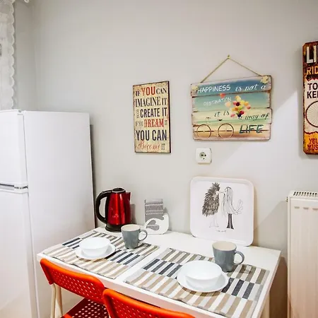 Luxurious & Modern | Walk Everywhere | 5★ Amenities * Salonic